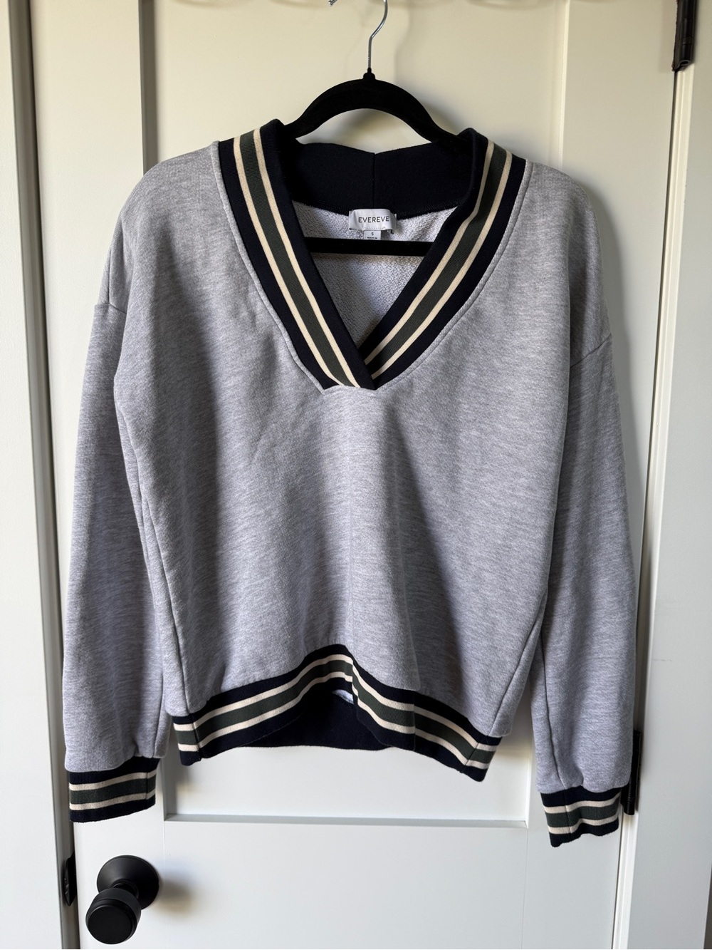 Evereve Gray Varsity Vneck Sweatshirt Small
